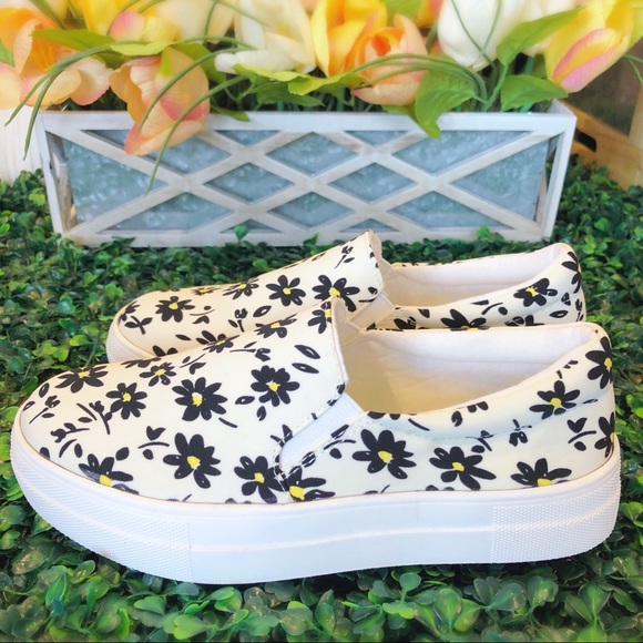 Soda Easy Slip-on Daisy Sneaker - Picture 3 of 5